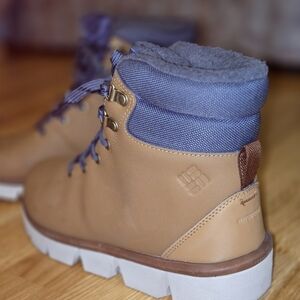 Columbia Tan  Hiking Boots with Ankle Support